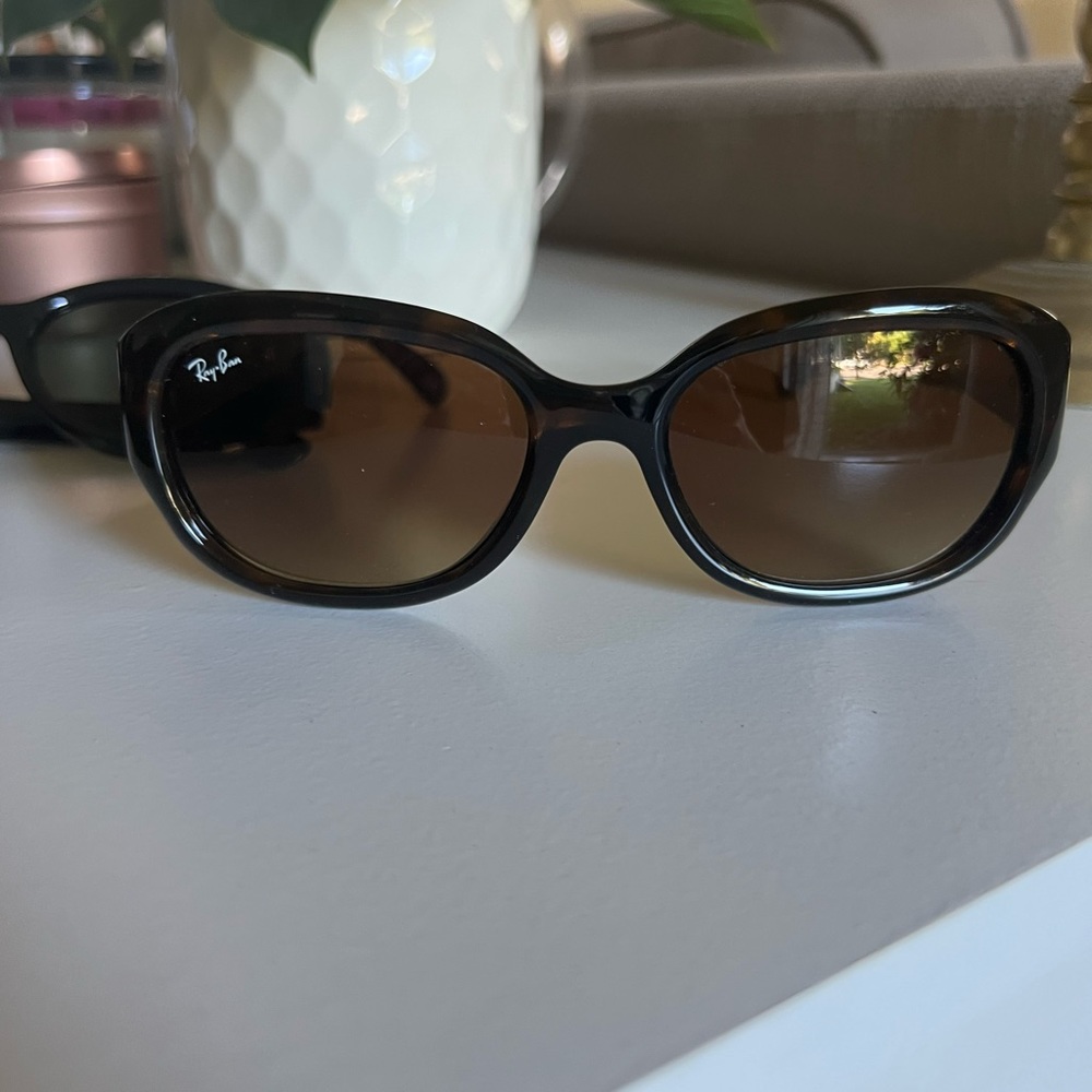 Ray-Ban “Jackie Ohh”